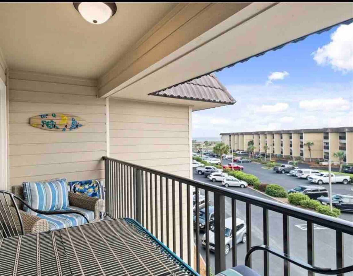 Balcony with seating