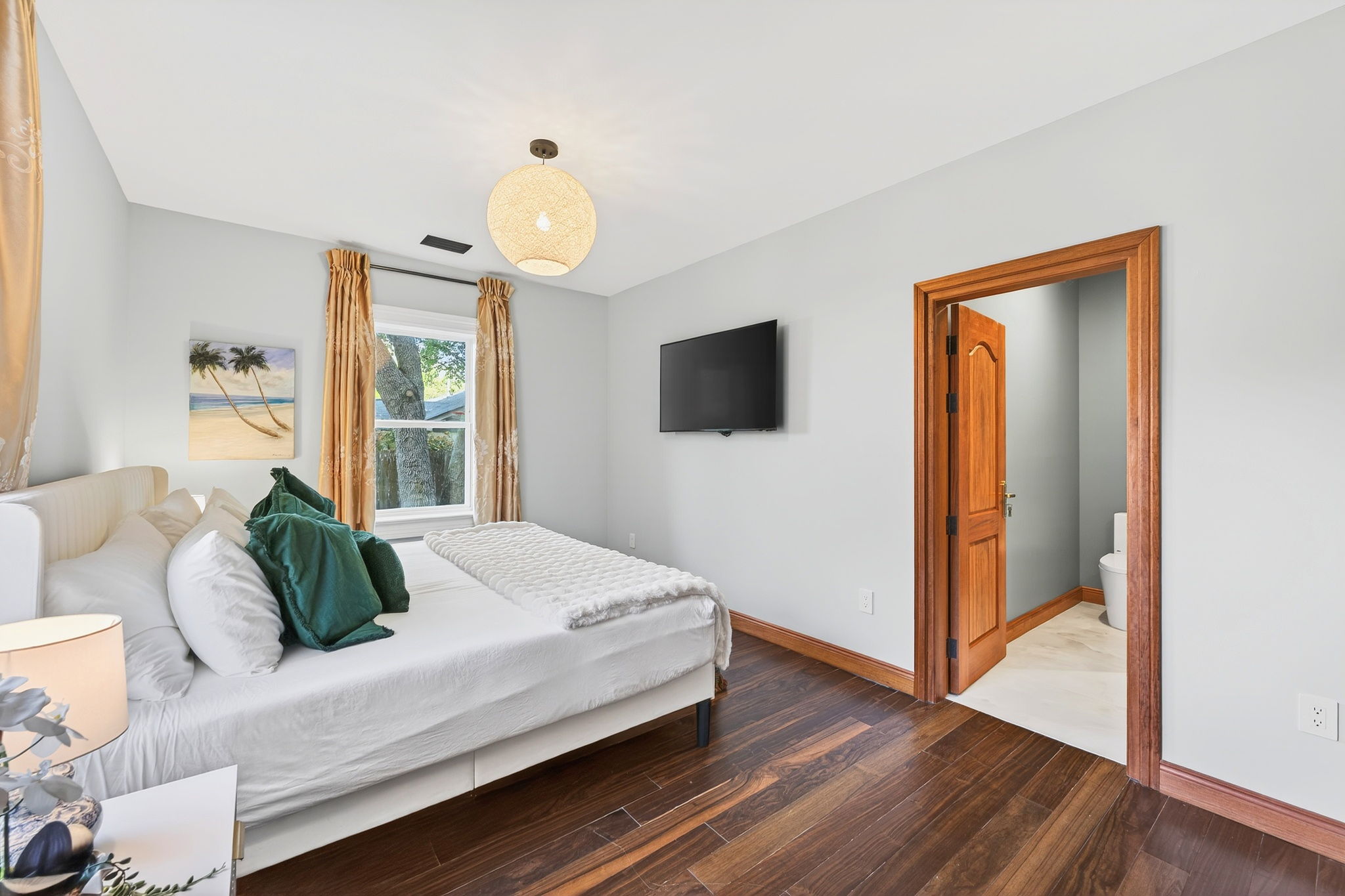 King Suite 1 | Rosewood Retreat | 2605 Palm Blvd, Isle of Palms, SC | IOP Escapes