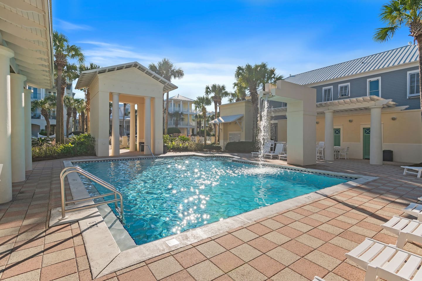 Frangista Community Pool