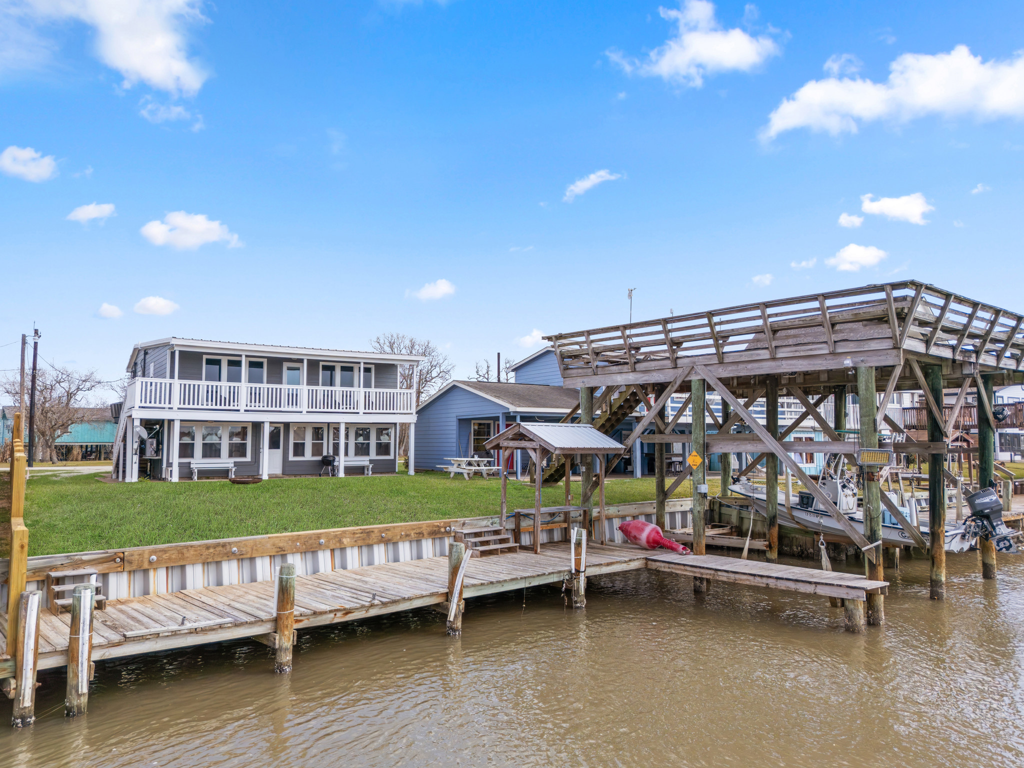 Pier (boat house not for guest use)