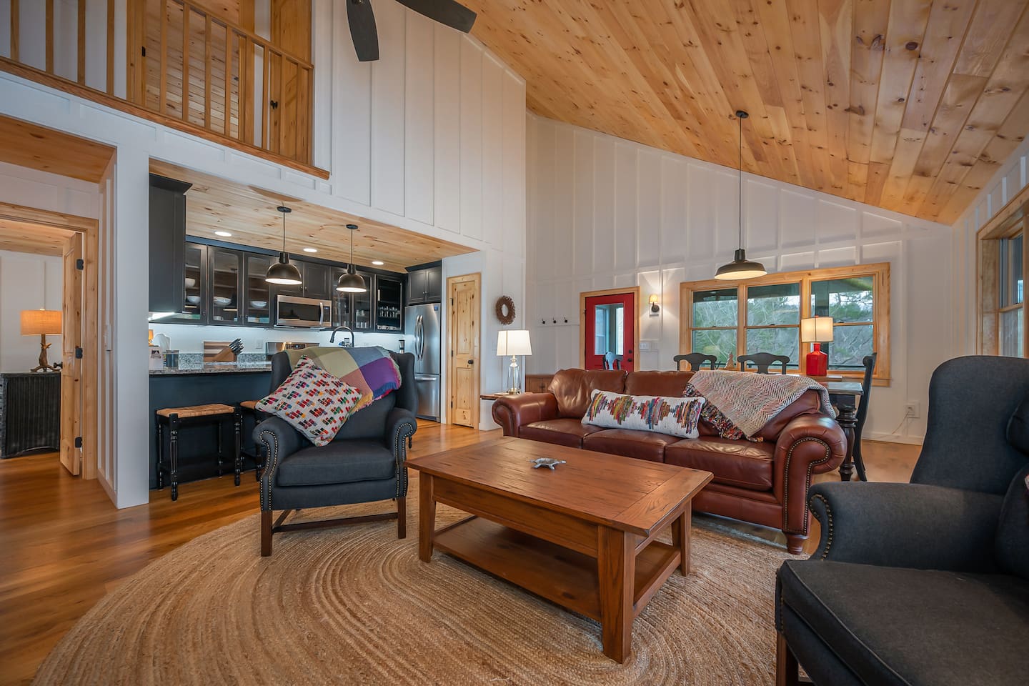 Spacious living room 