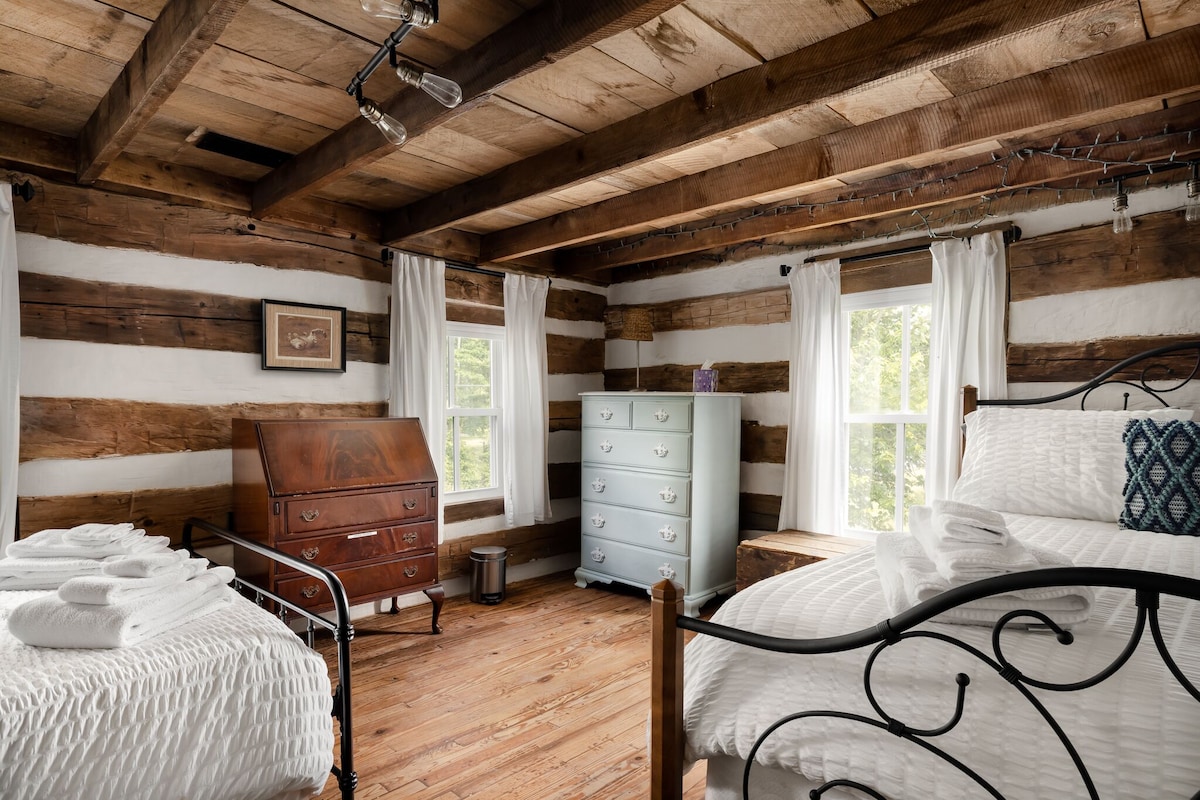 Bedroom 4, queen bed