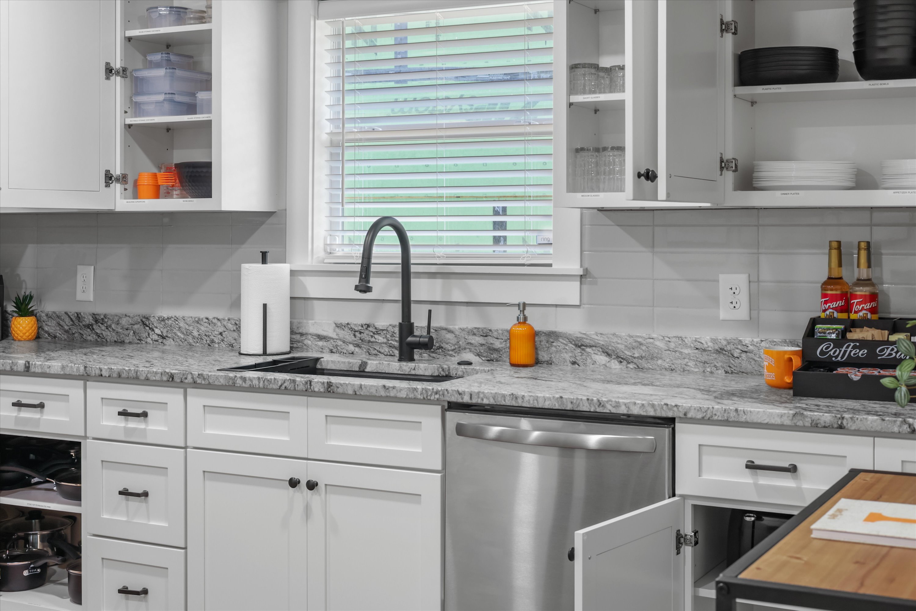 More kitchen.