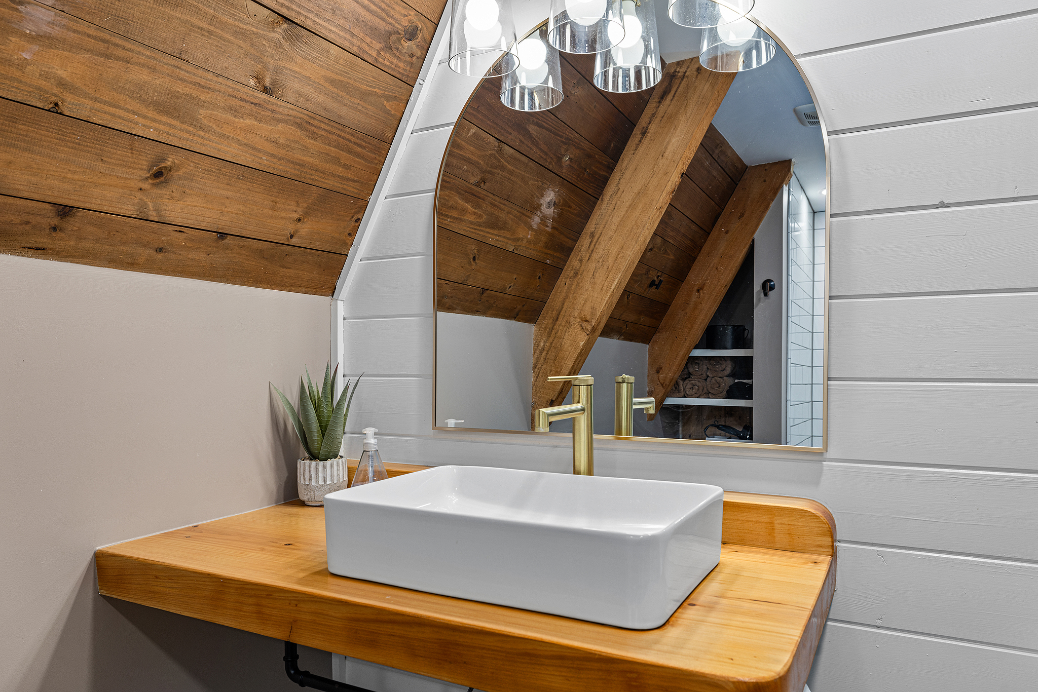 Form meets function with the cabin’s sleek vessel sink.