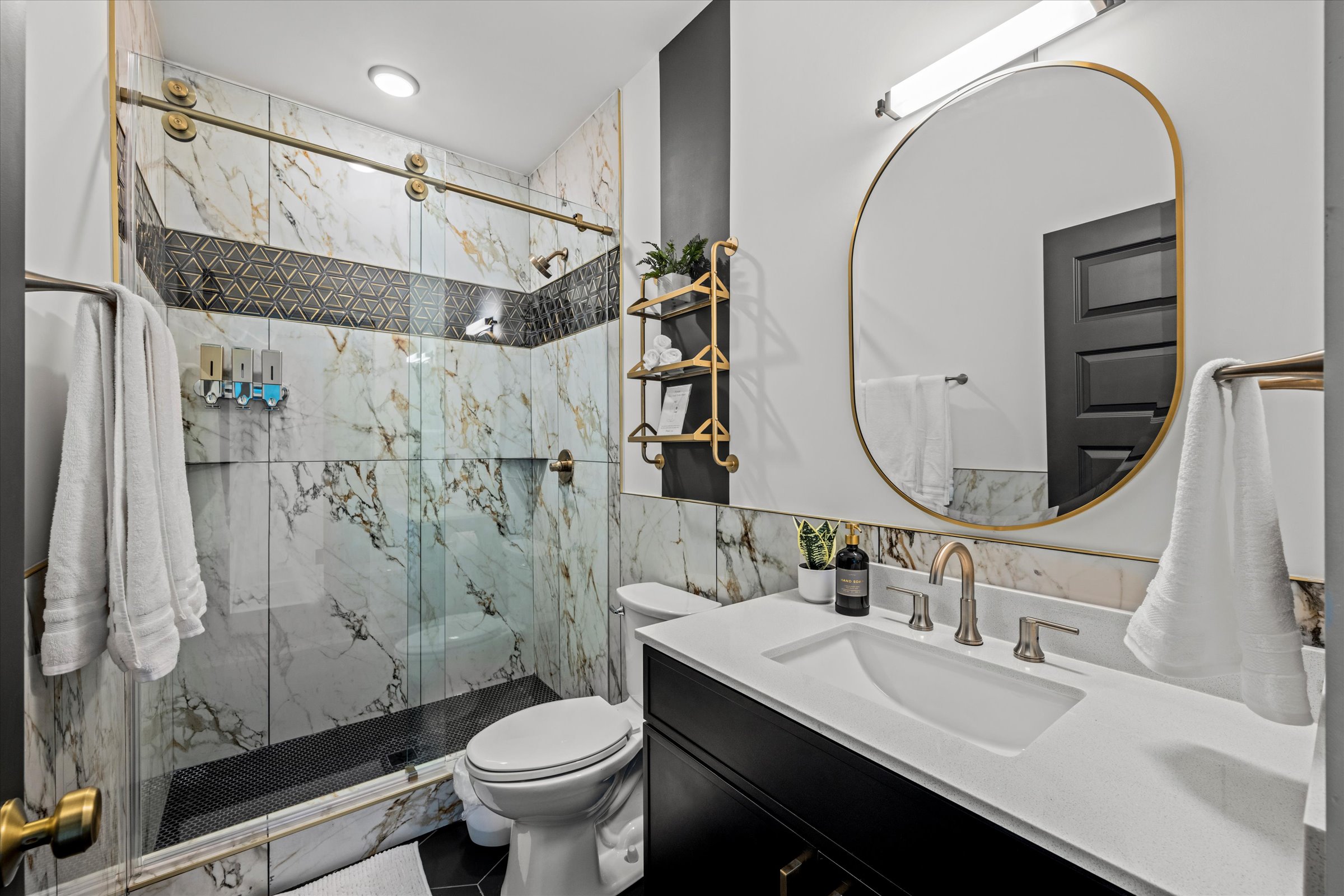 En-suite bathroom with walk in shower