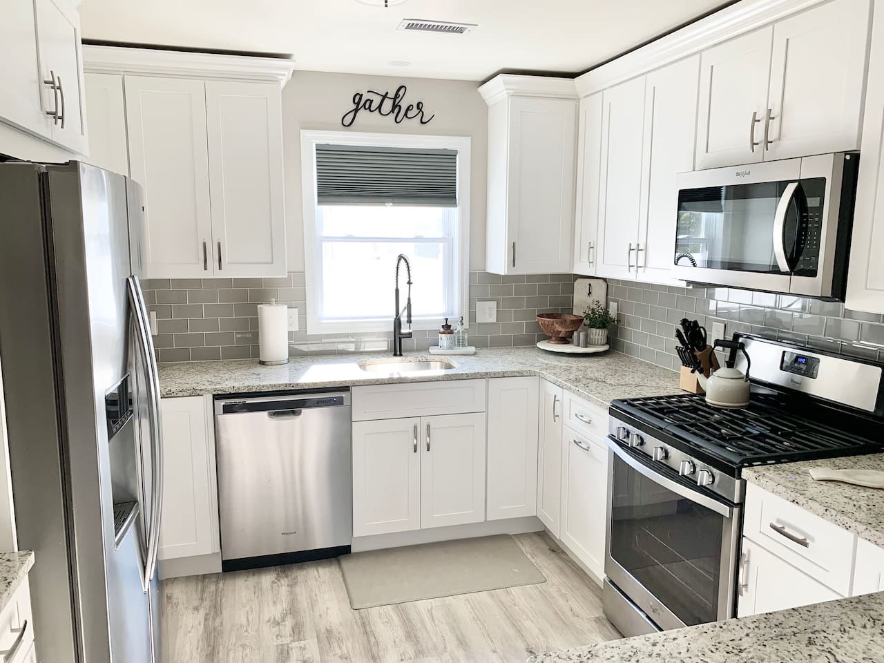 Cook with ease in our modern, fully equipped kitchen. Featuring sleek granite countertops, stainless steel appliances, and a convenient breakfast bar with seating for two. The bright, open layout makes meal prep and socializing a delight.