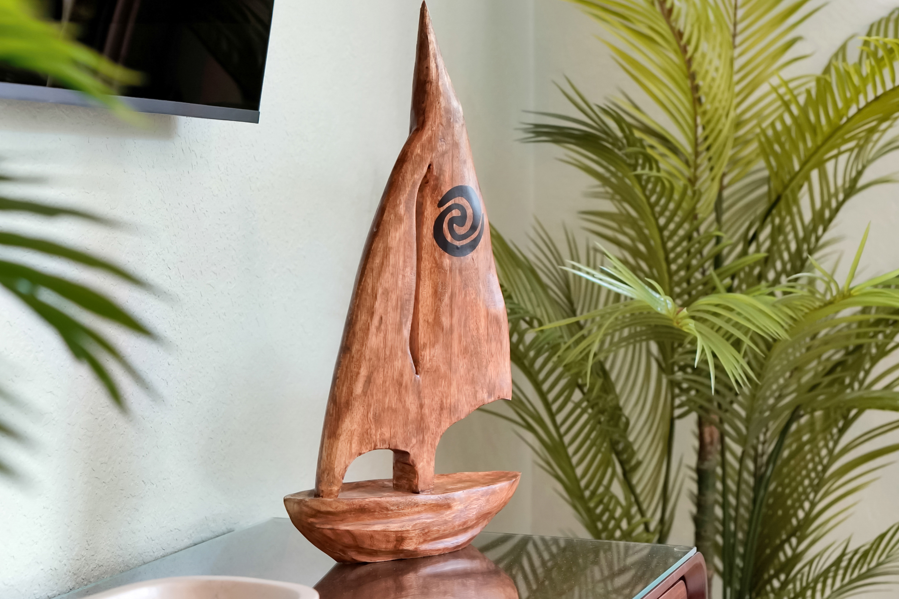 Moana Details: Island-inspired décor brings the spirit of Motunui into the king suite.