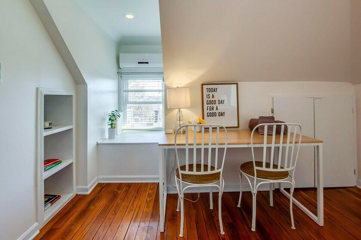 3rd Floor Queen Suite with desk. 