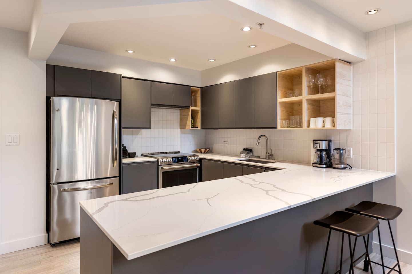 Everything that you need -  induction stove, large fridge, dishwasher and cooking  pots and pans to make Christmas dinner!
