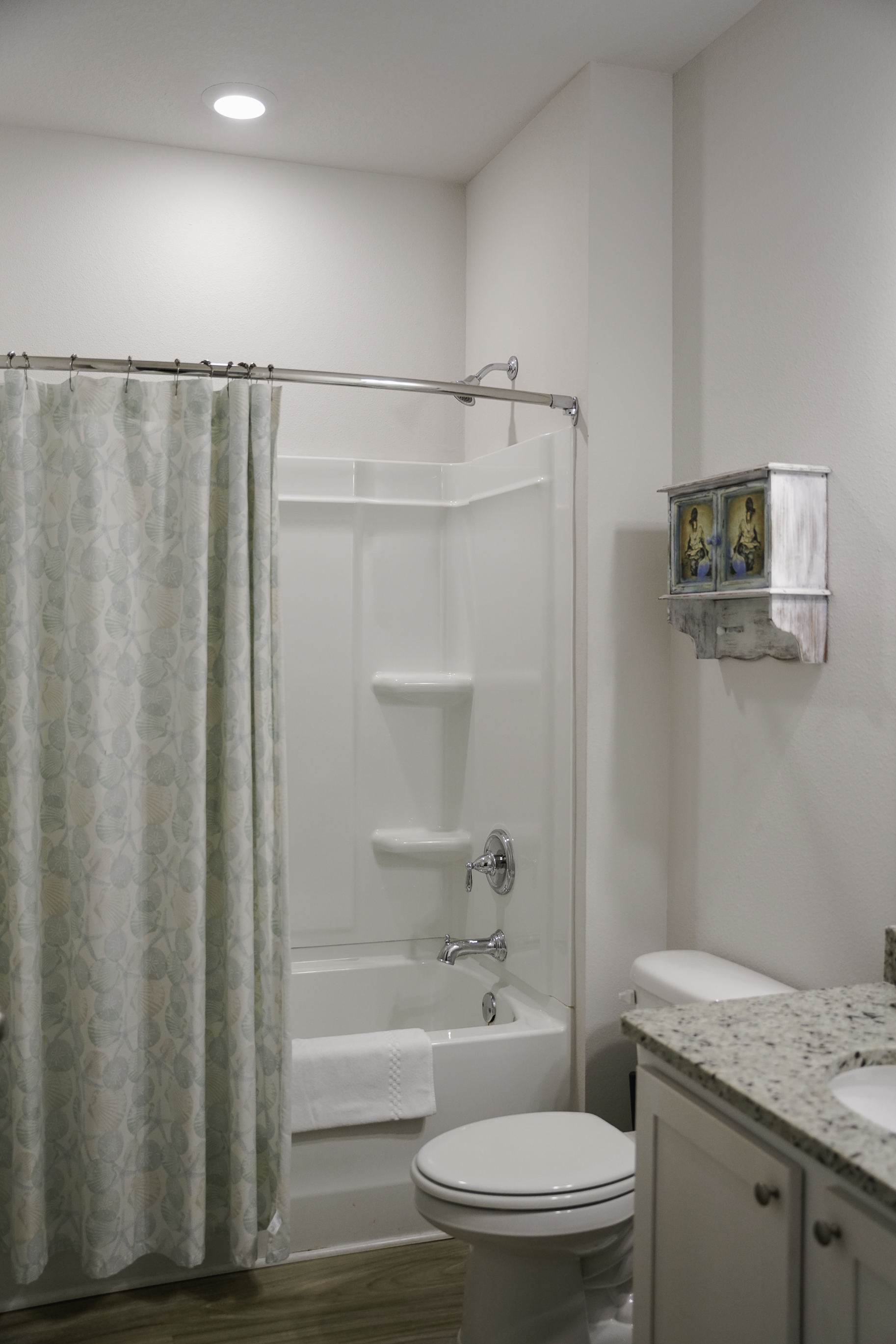 mother-in-law bathroom - tub/shower combo single vanity

