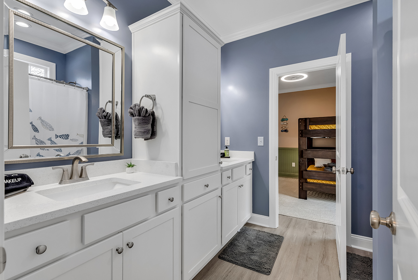 Experience convenience and luxury in our Jack and Jill Bath oasis. Featuring dual sinks and a relaxing bathtub, it's the perfect space to unwind and rejuvenate after a day of adventures. Your private sanctuary awaits. 🛁✨ #BathroomBliss #LuxuryLiving