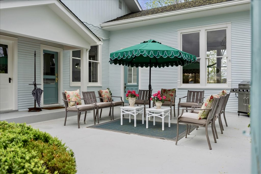 Cozy Back Patio w/ Sunset View