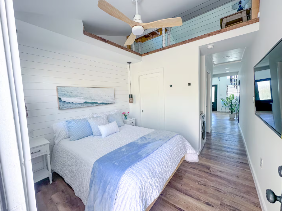 Small Serenity 3's Master Bedroom: Queen Bed, Access to hallway Remodeled Bathroom with shower/tub combo (sleeps 2)