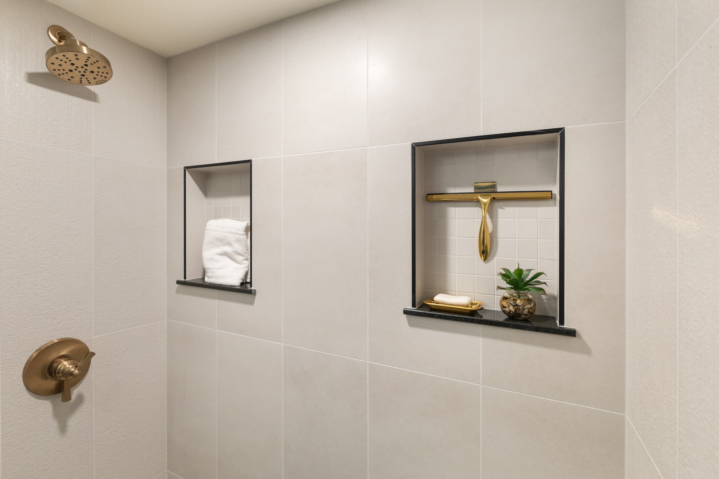 Ensuite Bathroom 1 | Shower