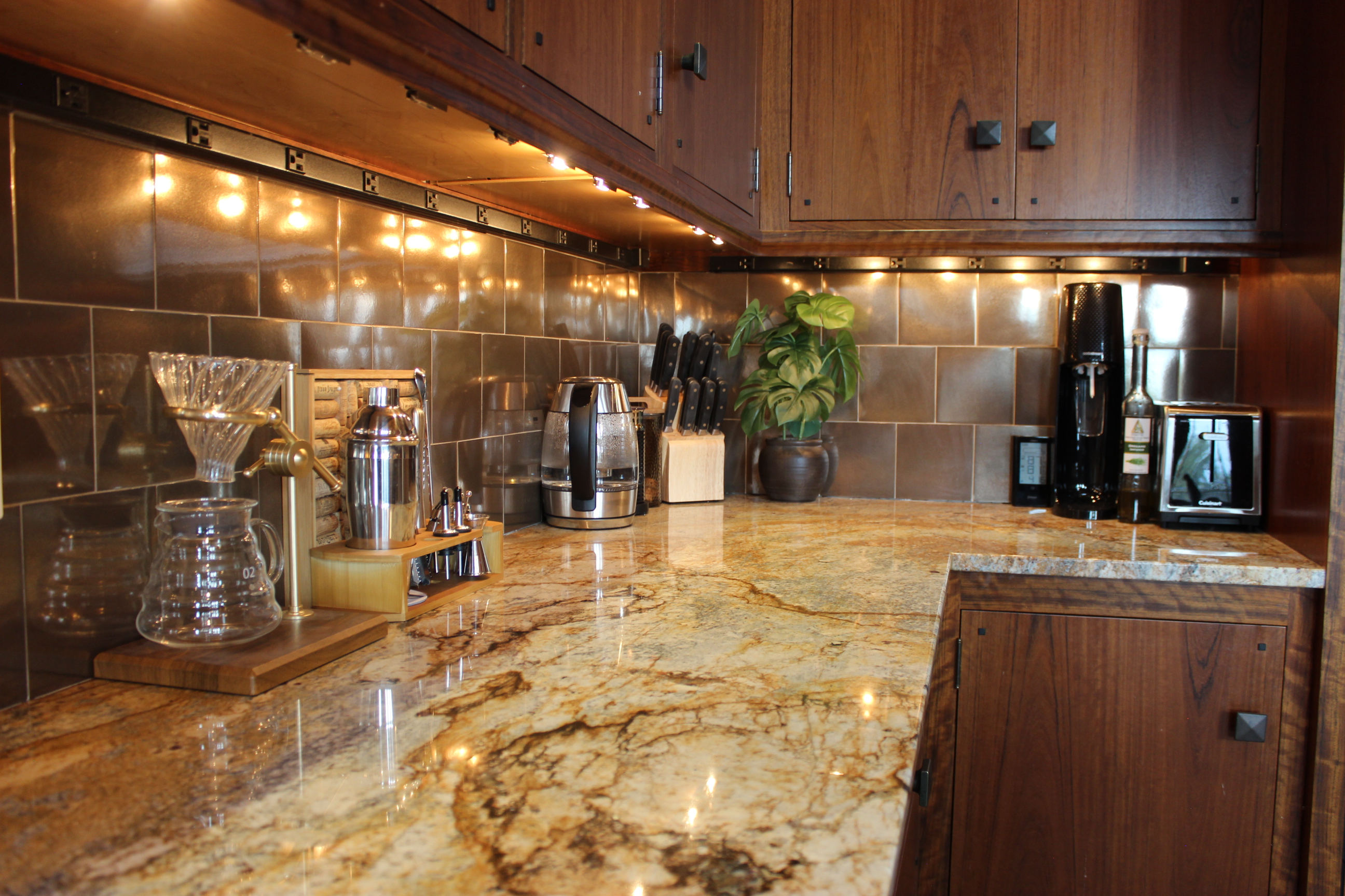 Large countertop area for extra prep space and convenience