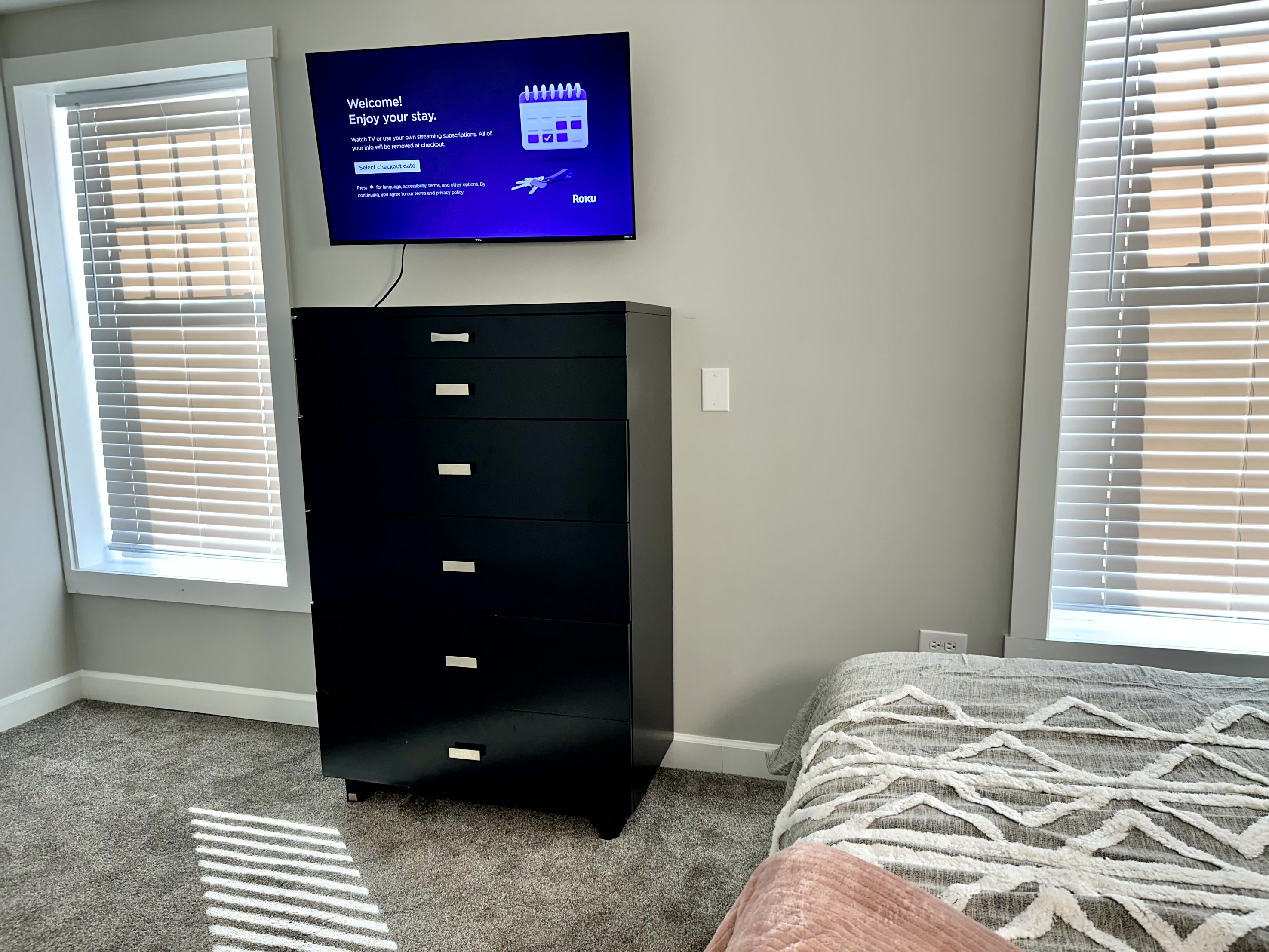 Bedroom dresser to unpack your belongings