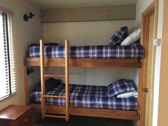 Bedroom: Twin bunkbeds.