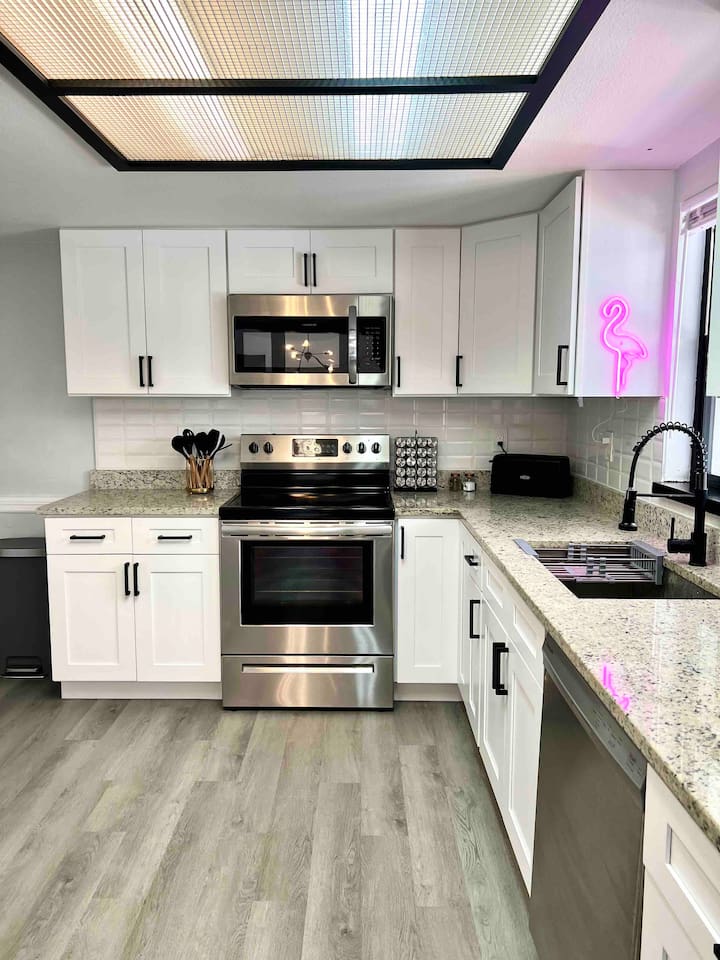 Equipped with brand-new stainless steel appliances, this kitchen is perfect for cooking your favorite meals #instagramWorthy #springhillairbnb #stylishstay