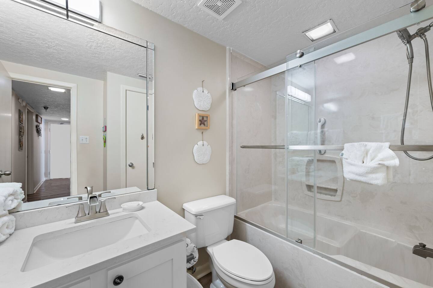 Guest bathroom, tub is perfect for families
