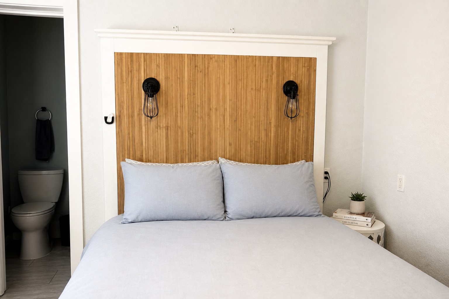 Queen bed with ensuite