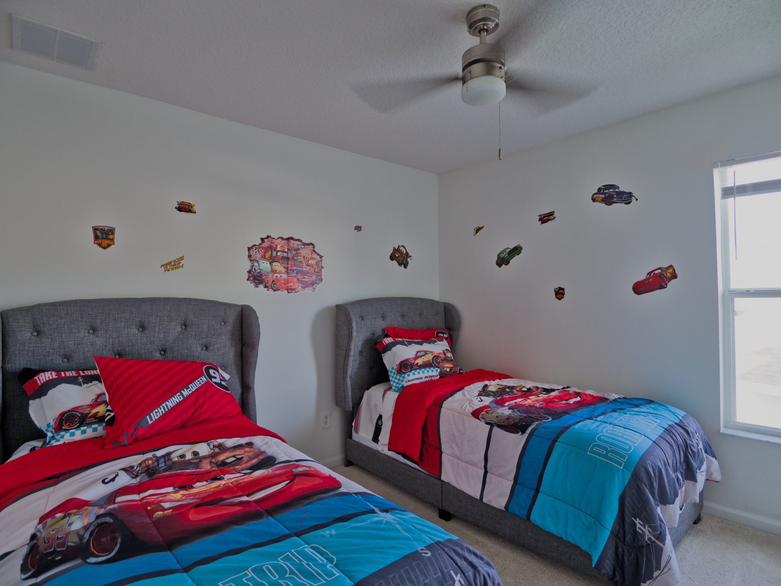 Cars room with two twin beds.