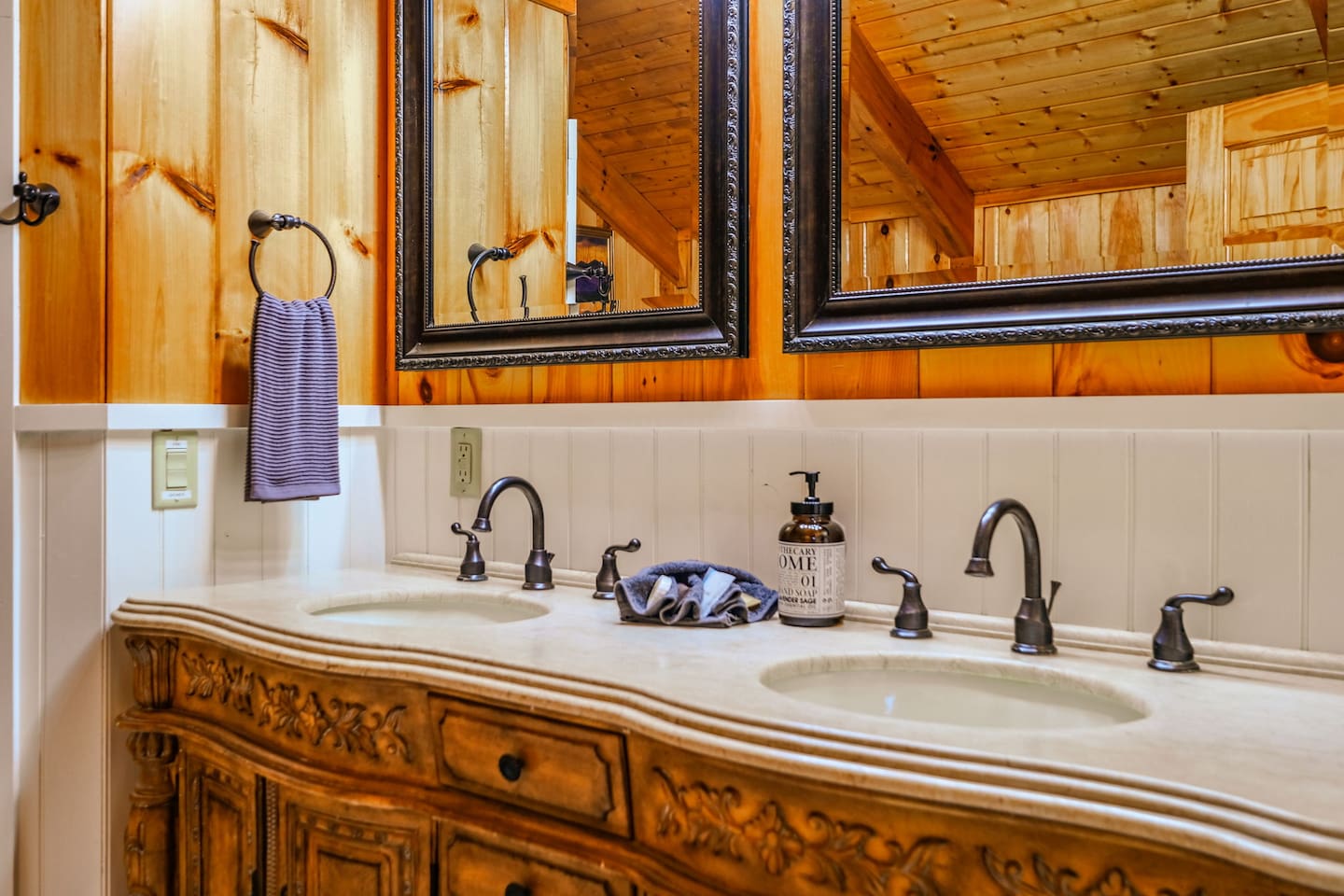 Upstairs King Master bathroom