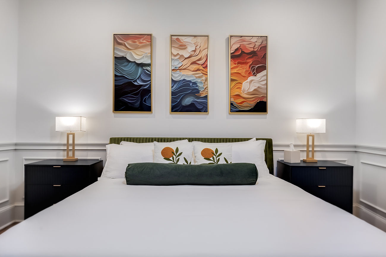 King/Master Bedroom