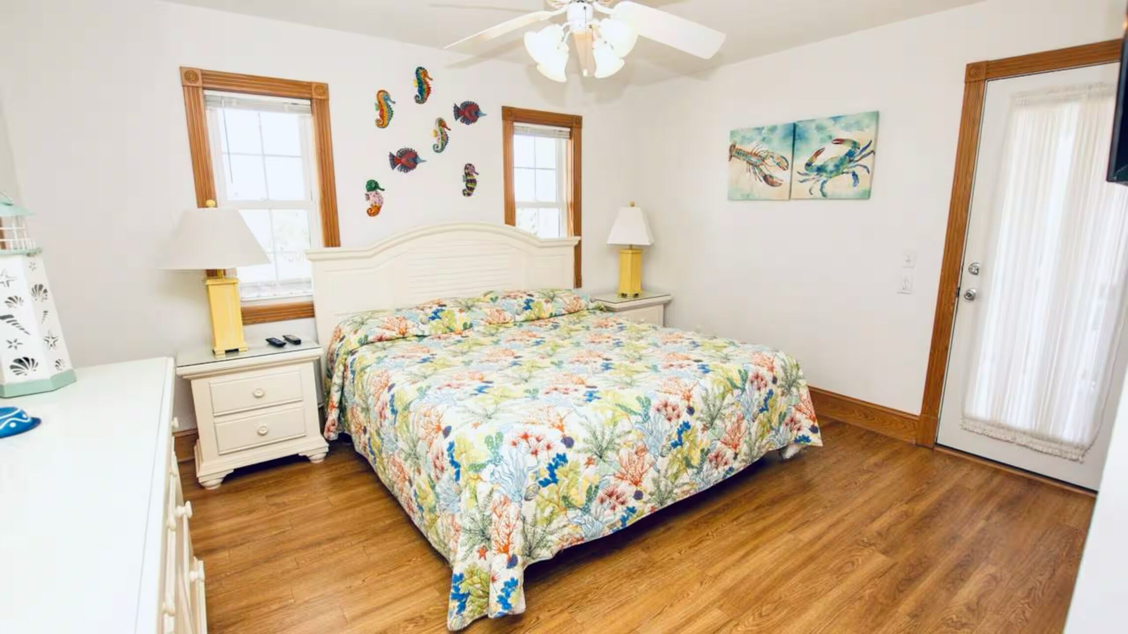 Bedroom  - King Master, Vibrant & cozy bedroom with a white and colorful mix.