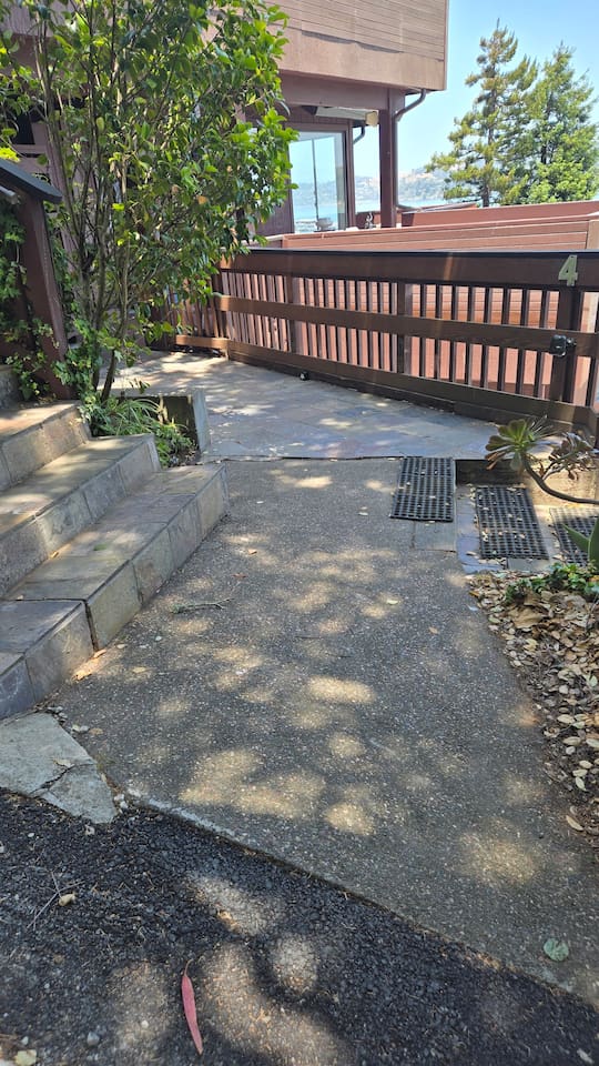 Accessible From Street (no steps)