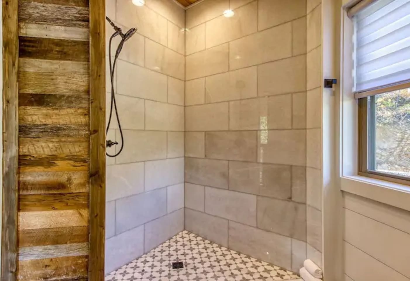 Second floor full bathroom