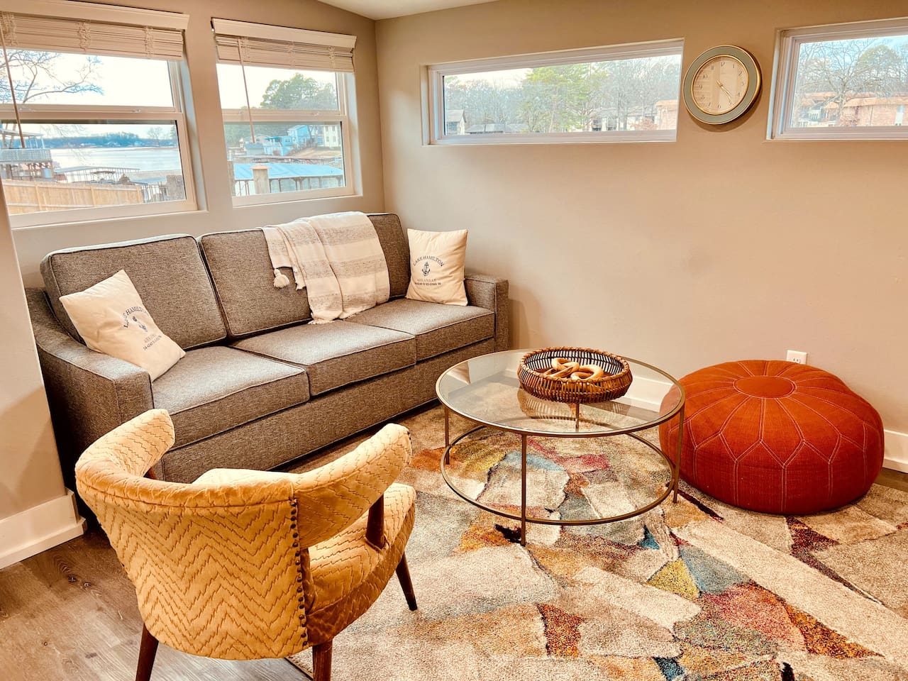 Living Room Retreat: Bright, stylish space with stunning views and comfy seating for relaxation!