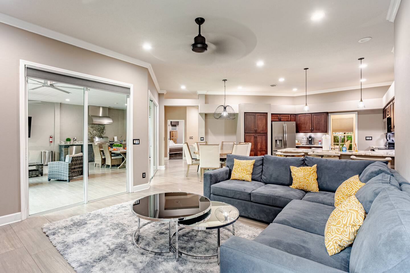 Spacious, stylish living room designed for comfortable family gatherings, relaxing evenings, and quality time together.
