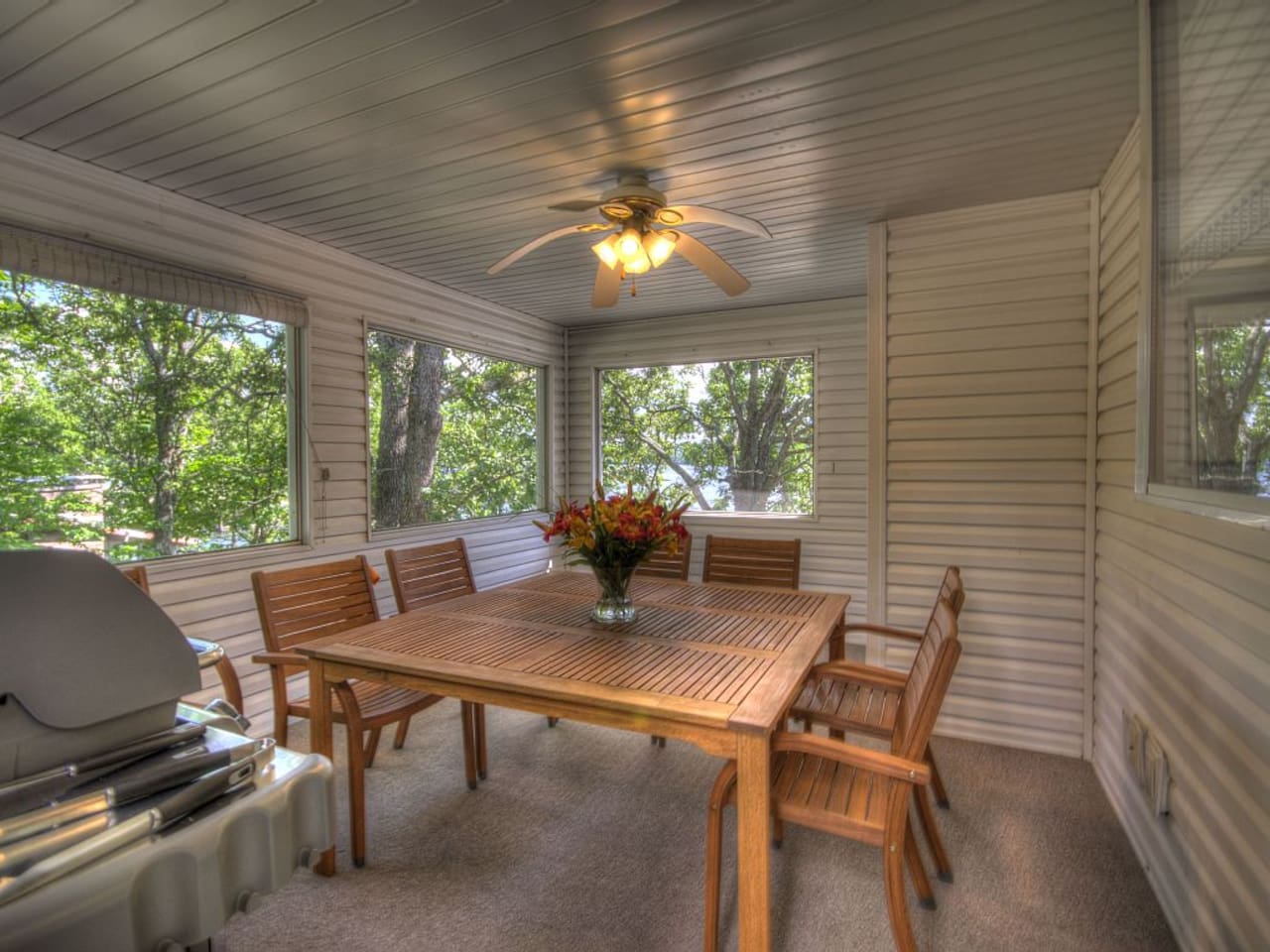 Screened in Porch. Lake Views