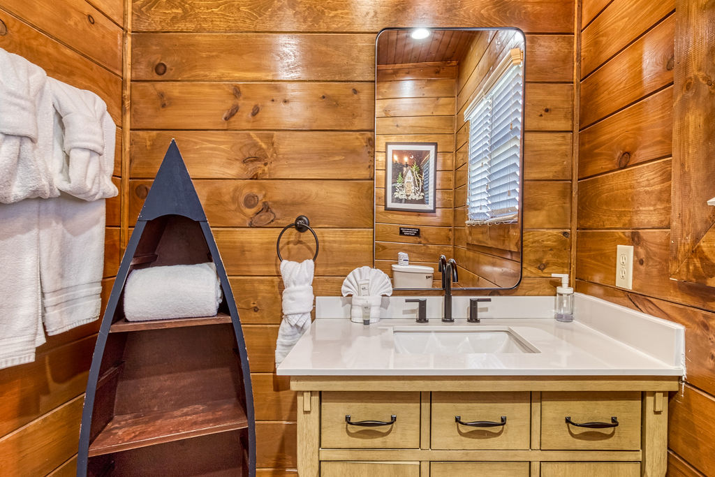 Spacious master bathroom with tub/shower combination