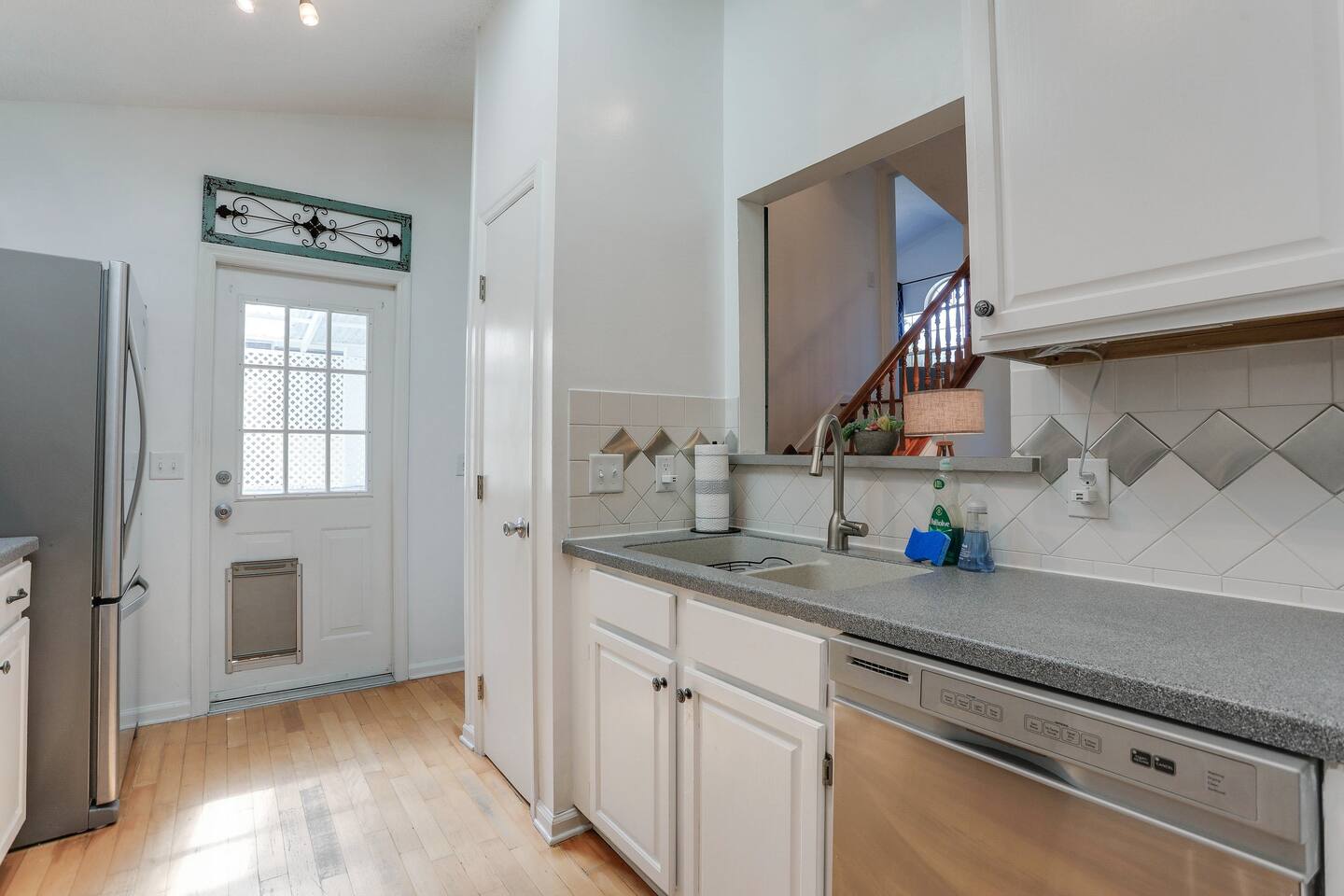Full Kitchen w/ Stainless Steel Appliances