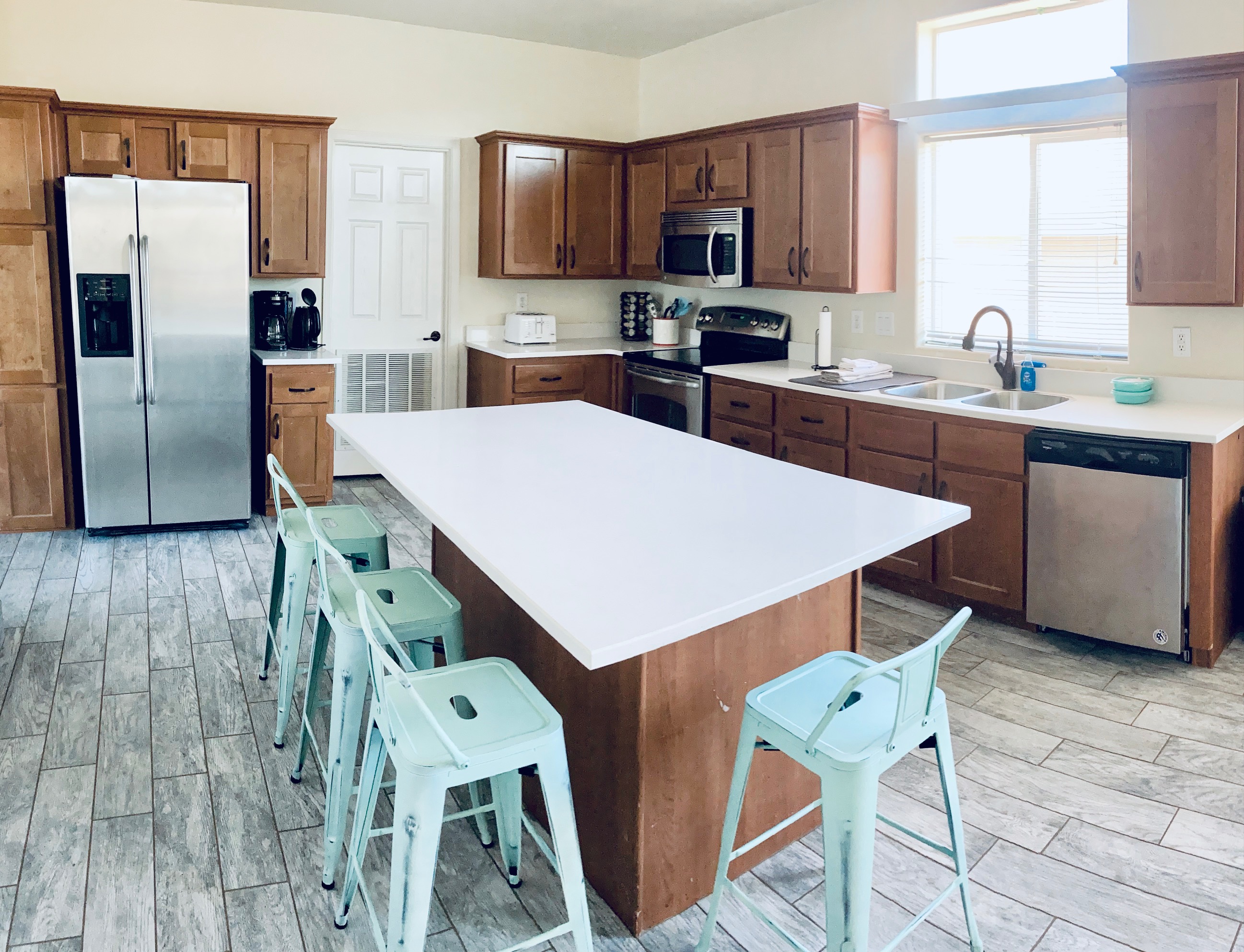 HorseshoeBend House Kitchen with quartz counters