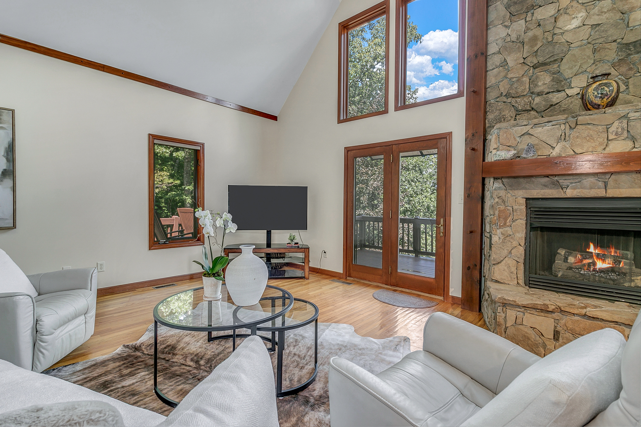 Living room with Gas-log Fireplace