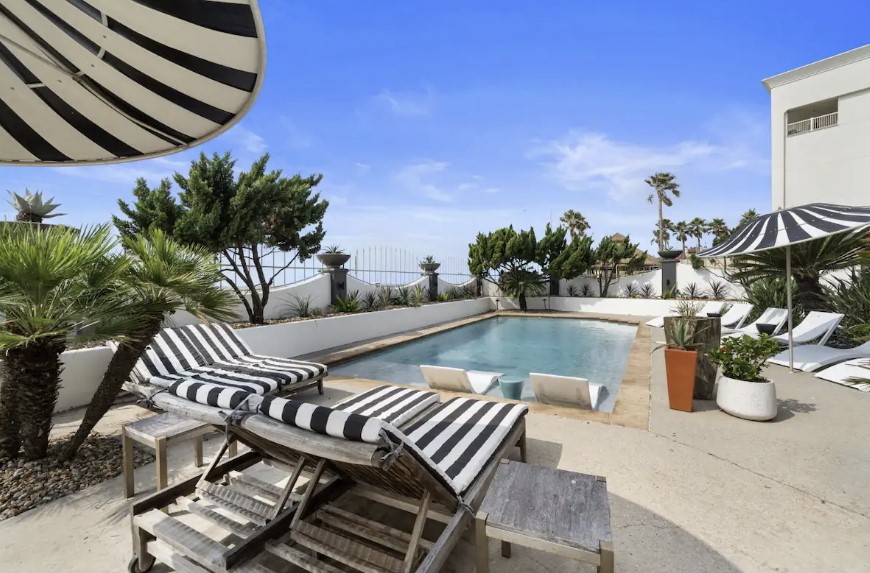 b9c60aff537d46bca1ab709be8cdb94f | Beachhouse | Texas | TX | Vacation Homes | Galveston | Crystal Beach | Kokomo | Breezy Days | Beachfront Elegance | Sunrise Serenity | Southern Sands Property Management, LLC