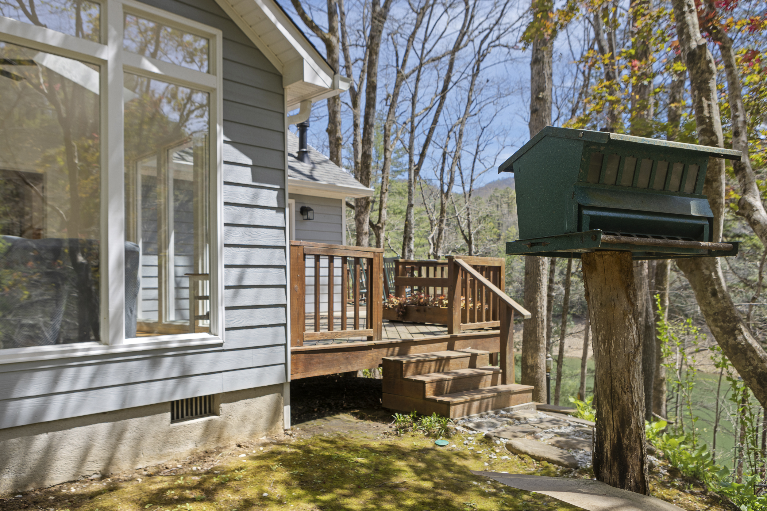 Outdoor Space: Relax on the deck with stunning views of nature and a charming birdhouse nearby!