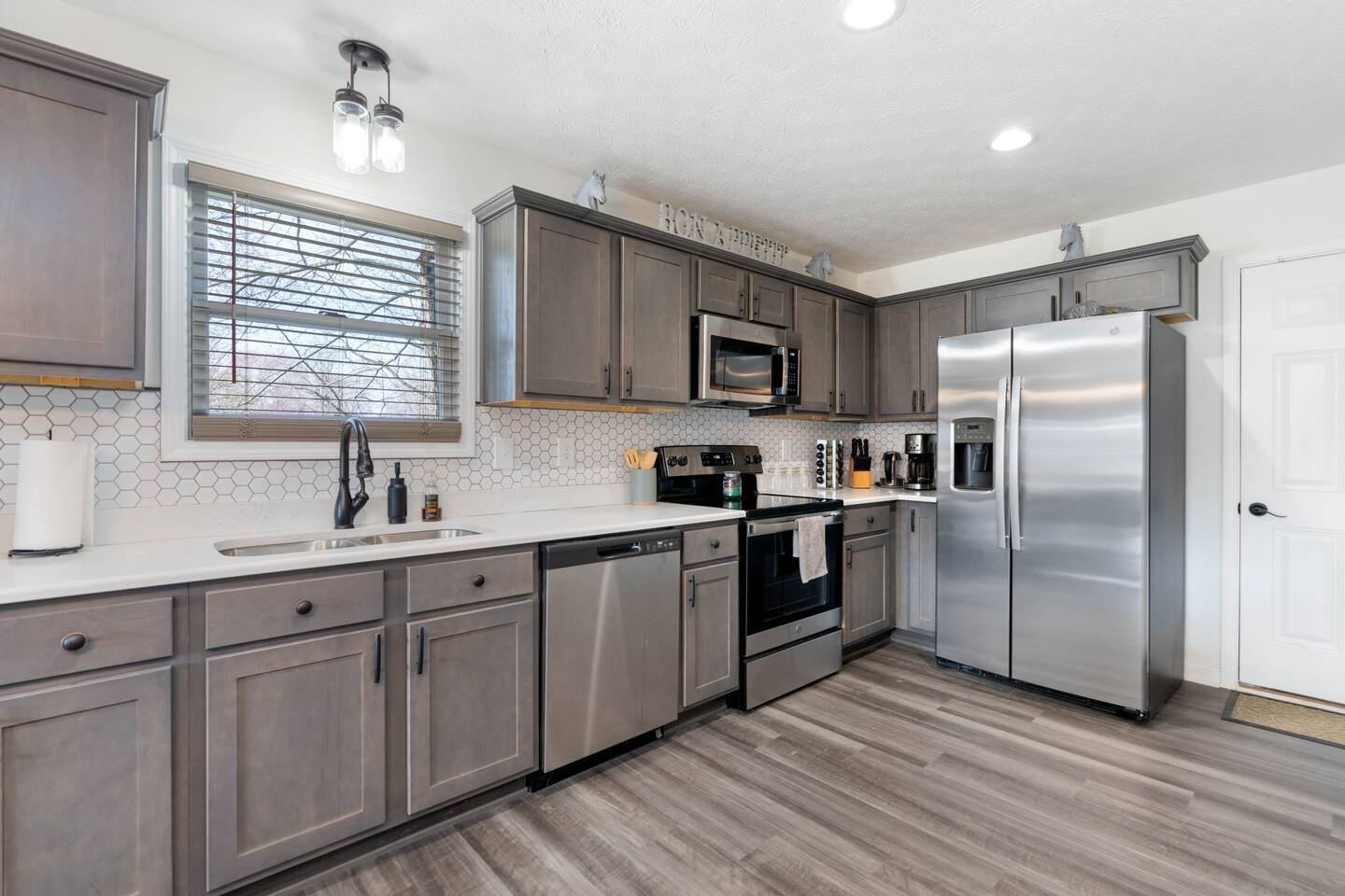 kitchen features all the major appliances and convivences to enjoy your stay