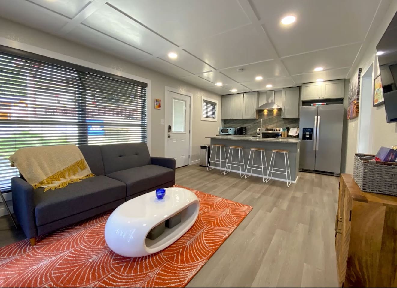 Living Room: Bright and modern with a chic design, perfect for relaxation and entertaining!