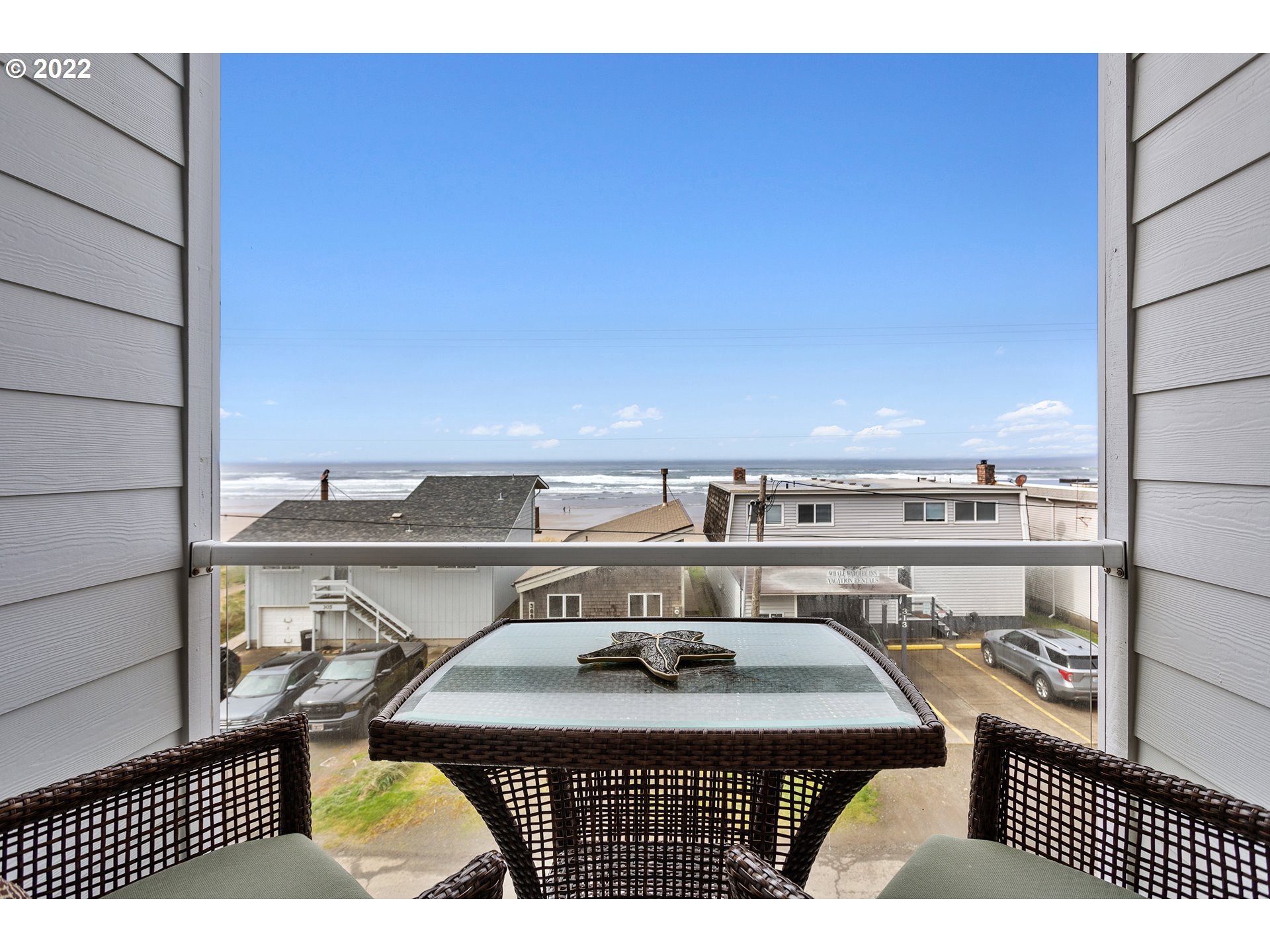 Waterfront Oceanview Rockaway beach home|Steps to beach & Downtown|WiFi|W&D 4