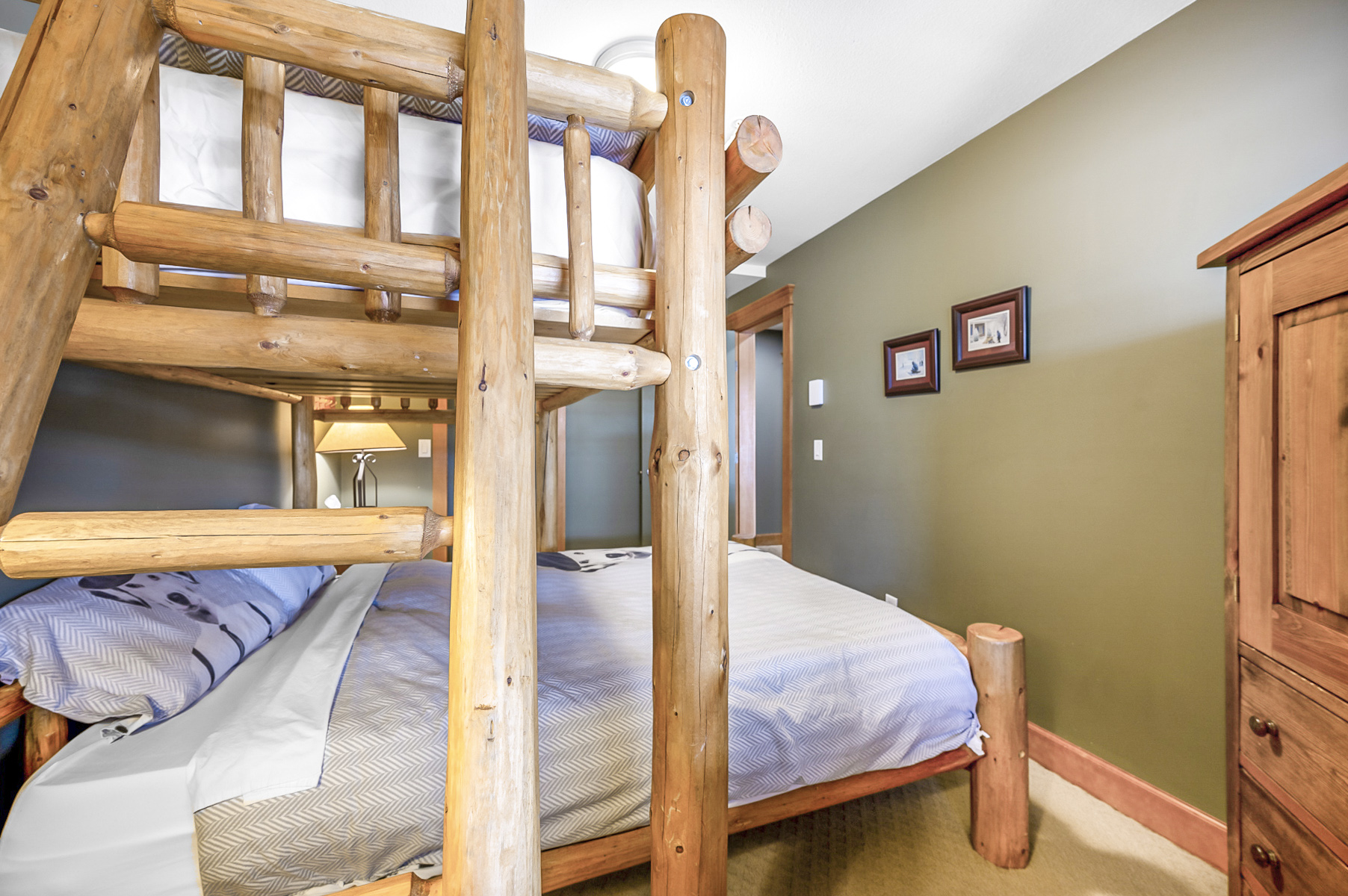 Guest bedroom with Queen bed and single bunk, walk in closet
