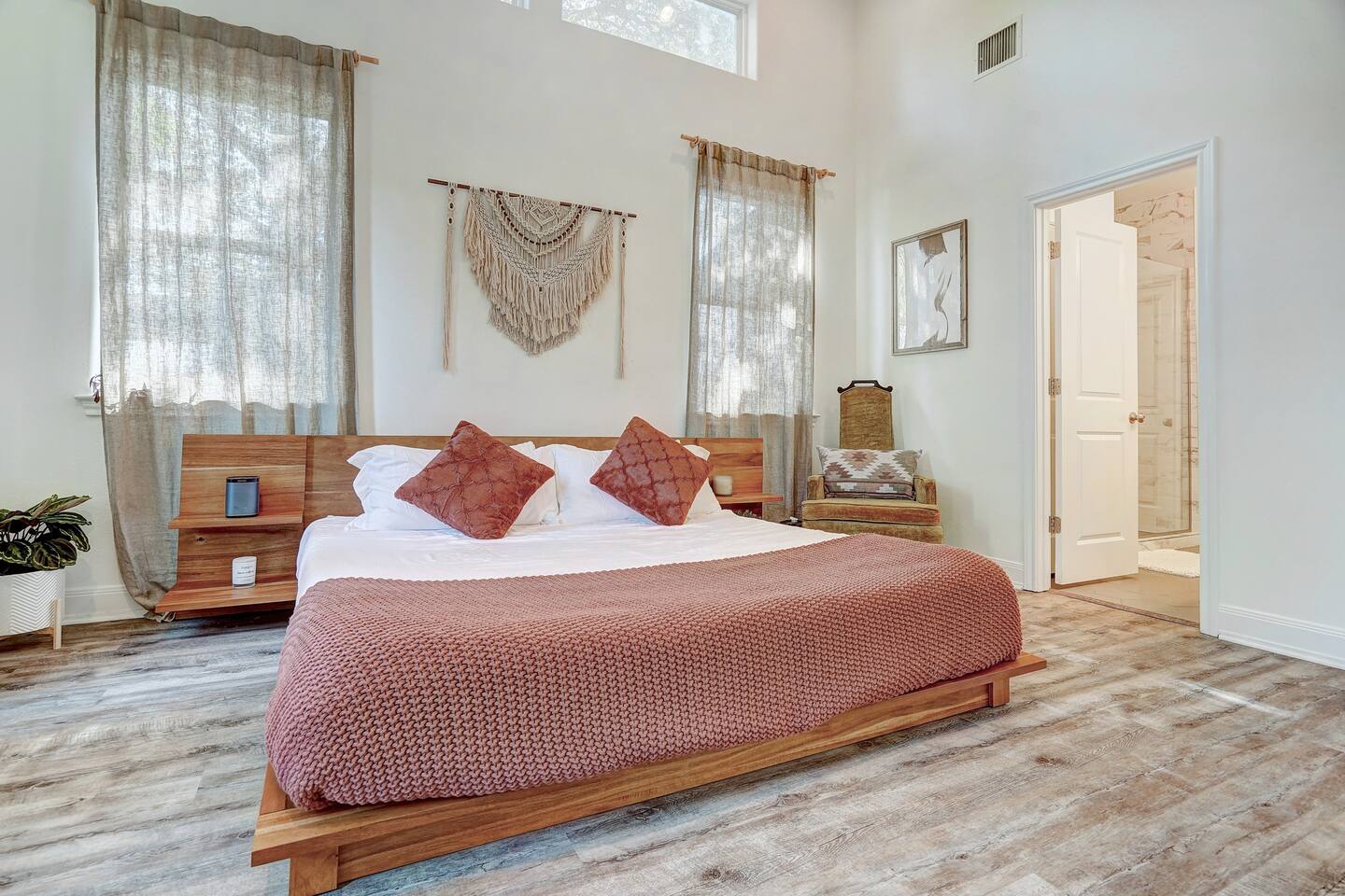 King-sized bed with a luxury mattress.