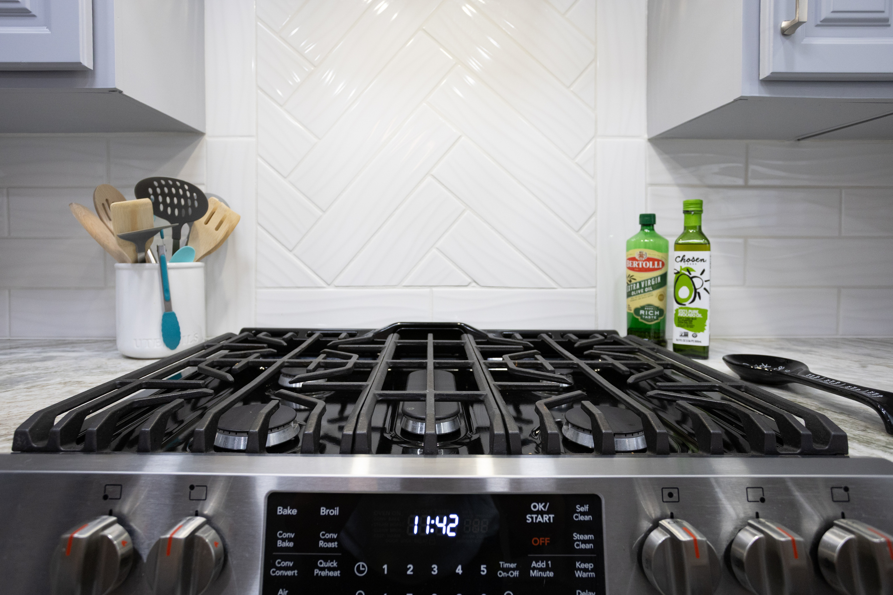 Reliable gas stove ready for all your home-cooked meals.