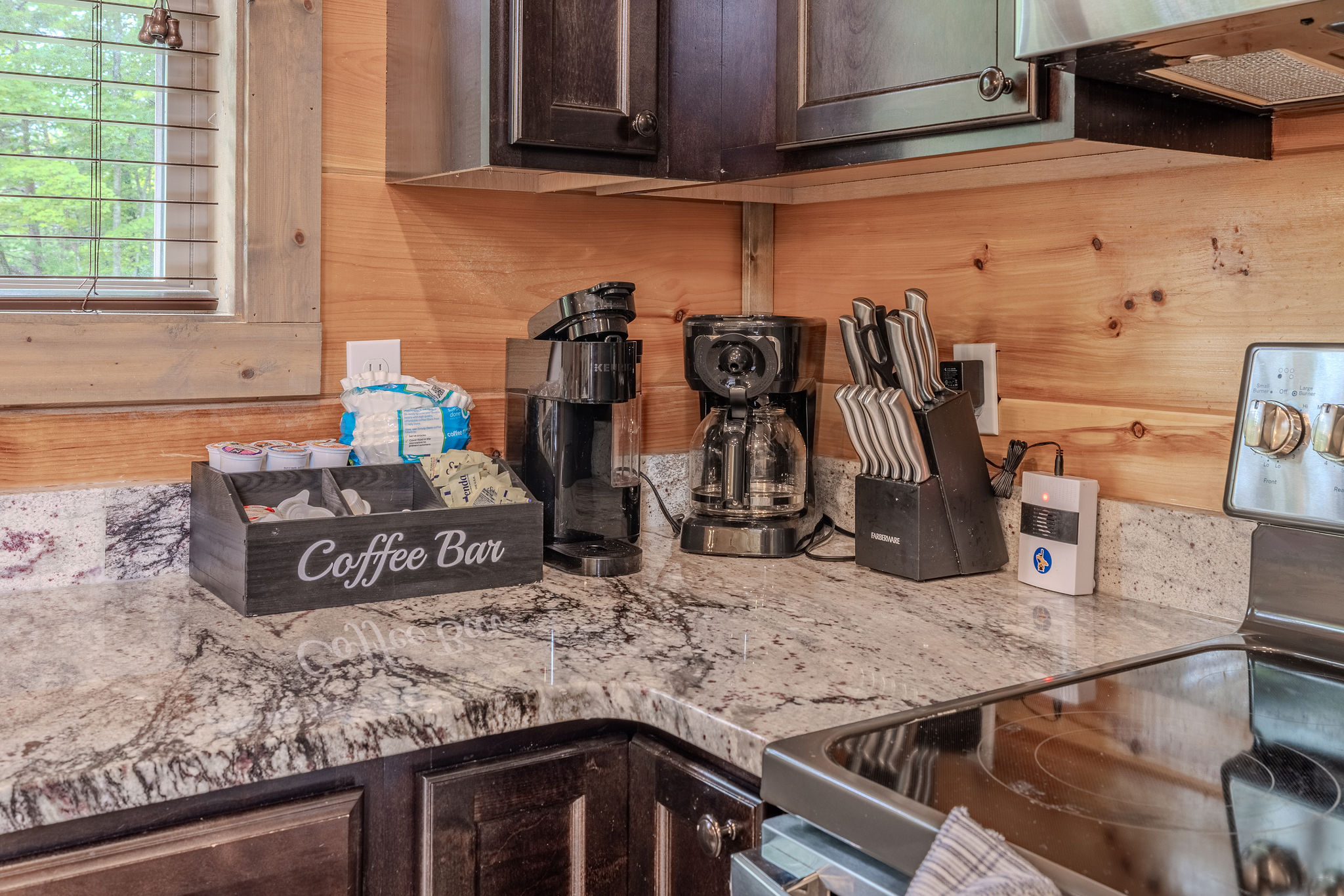 Coffee, snacks, and family meals are easy in the cabin’s well-equipped kitchen.