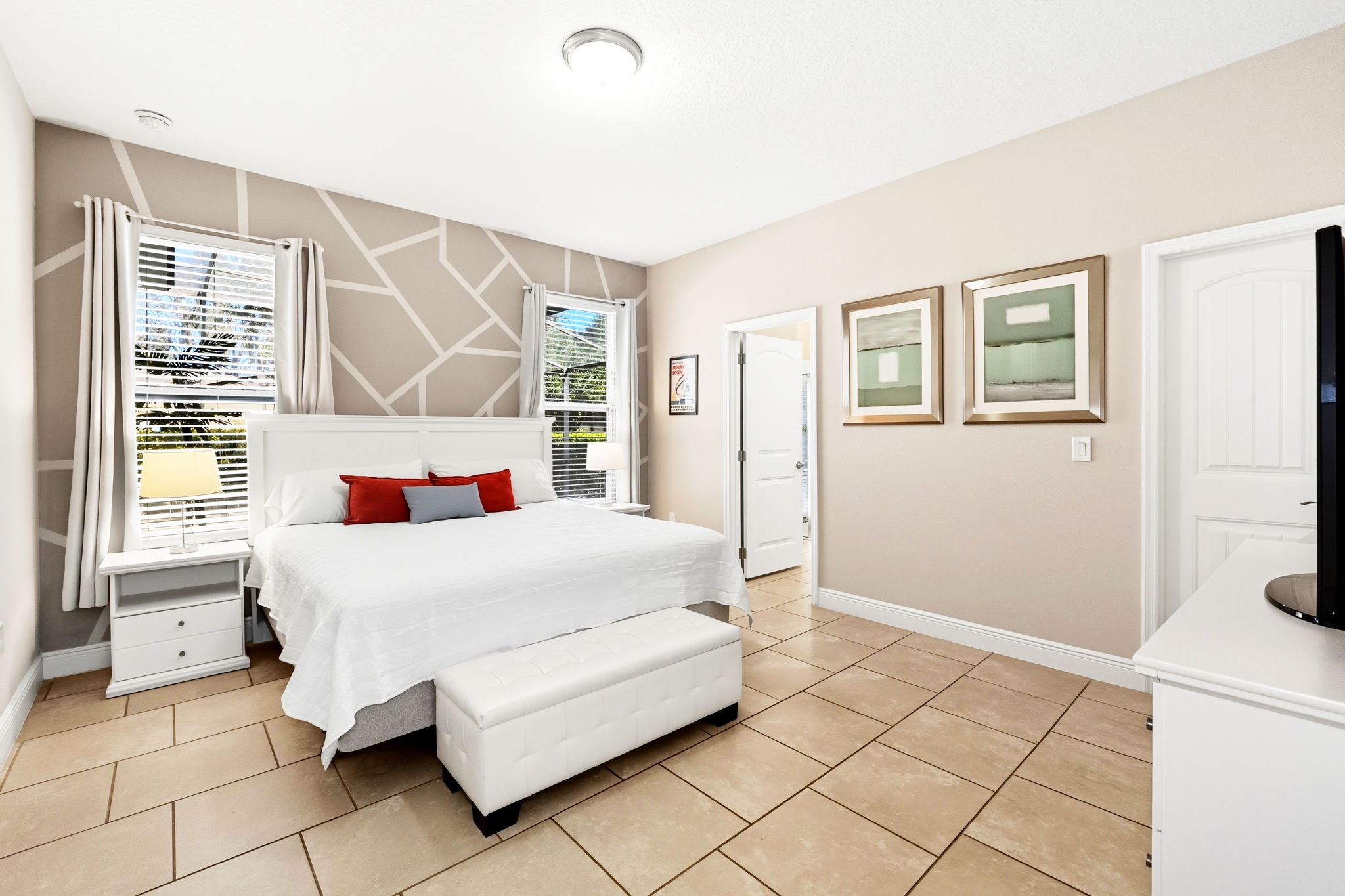 King Room 1st floor alternate view.