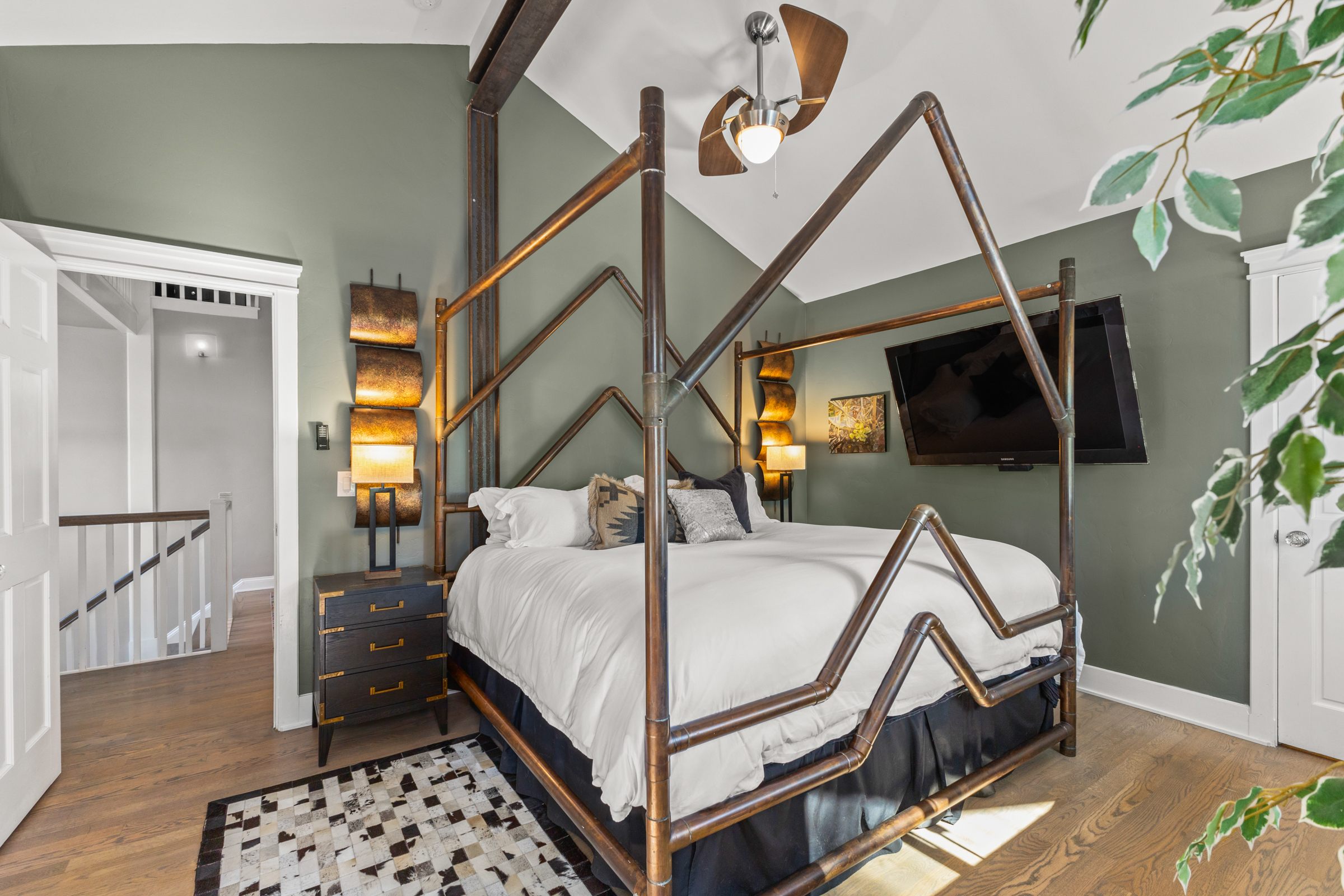 Bedroom #2 | King Bed| TV