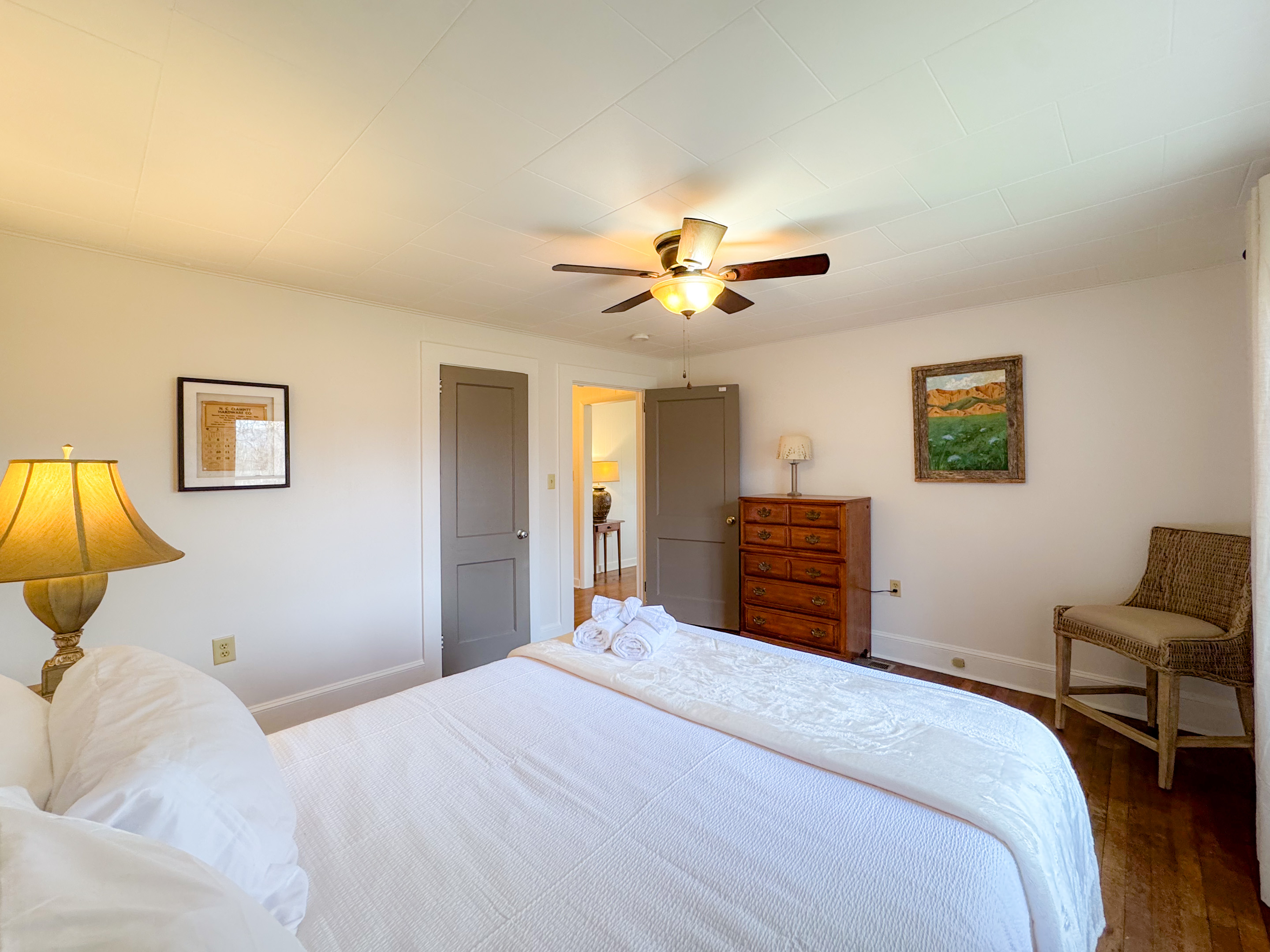 Our guest bedroom features a queen size bed with comfy, high thread count linens and shredded bamboo pillows! The beds are cooling memory foam with a medium firm feel.