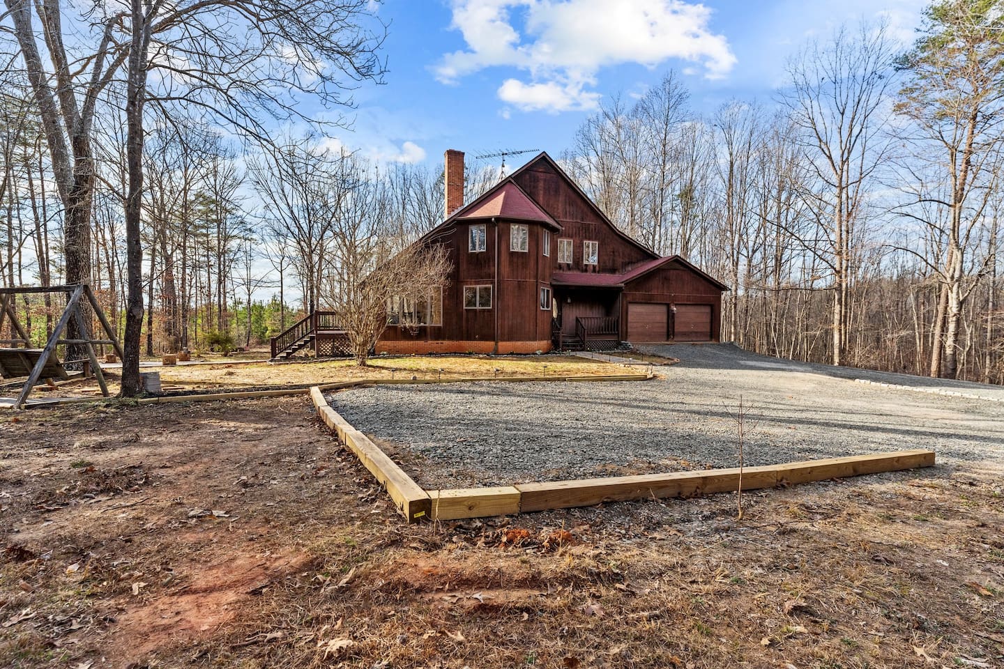 Charming Exterior: Experience a stunning retreat surrounded by nature and tranquil views!